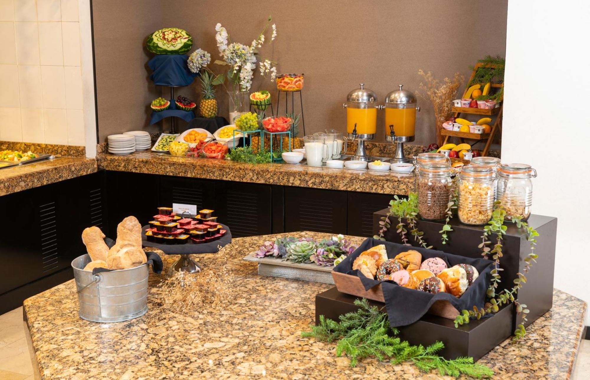 Courtyard By Marriott San Luis Potosi Hotel Buitenkant foto