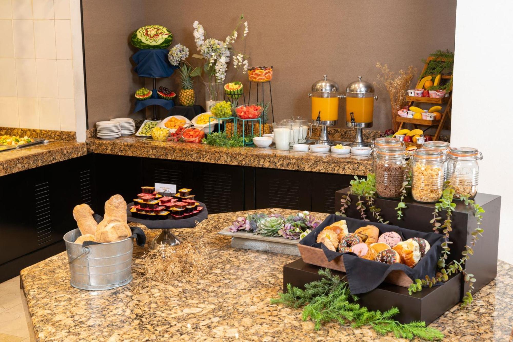 Courtyard By Marriott San Luis Potosi Hotel Buitenkant foto